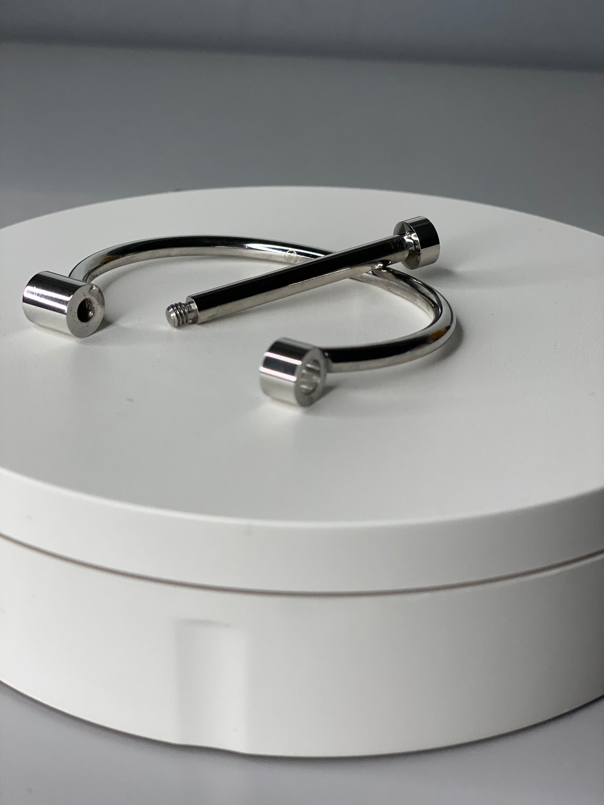 Chopped & Screwed stainless steel bangle with screw‑bar opening